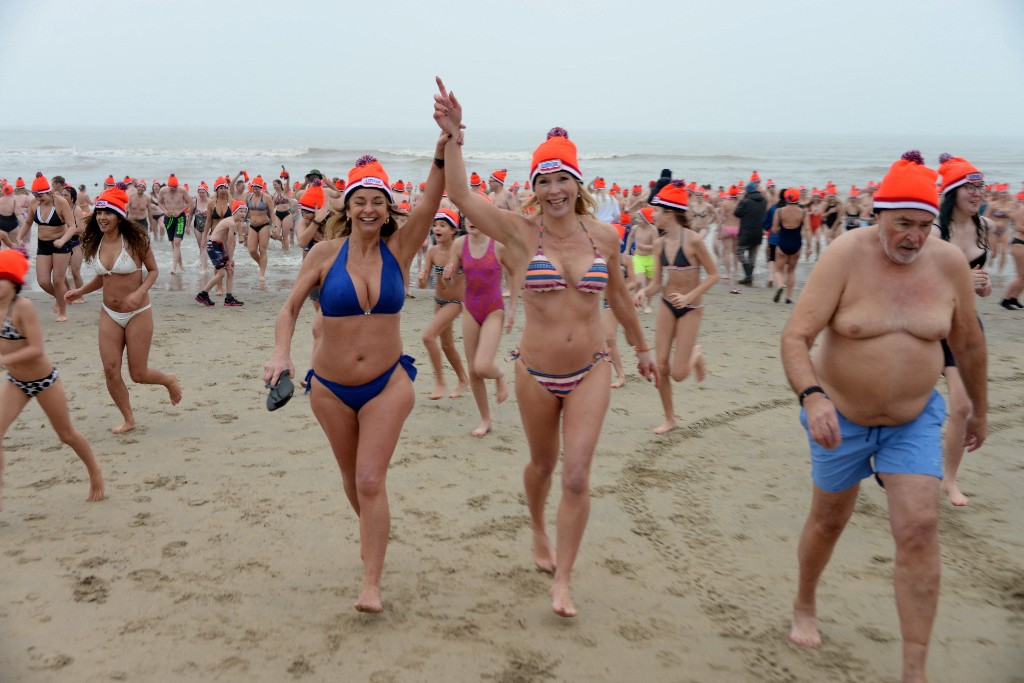 ../Images/Nieuwjaarsduik Noordwijk 2020 075.jpg